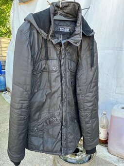 Kožený kabát a Vetrovka.