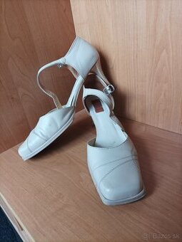 Dámske poltopánky darujem