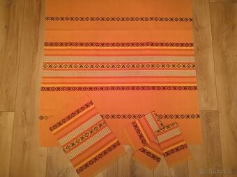 Tkaný obrus s obrúskami