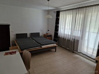 VEĽKÁ IZBA V BYTE NITRA ČERMÁŇ S BALKÓNOM