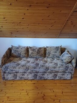 Rozkladacia pohovka s úložným priestorom