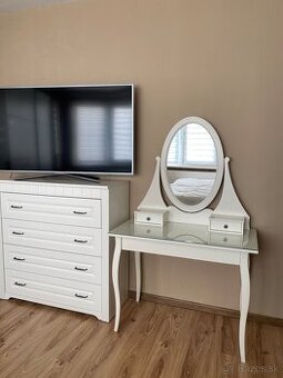 Toaletný stolik Ikea Hemnes