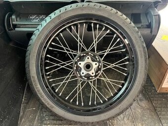 Predám na BMW R18 sadu kolies, zánovné, nepoškodené