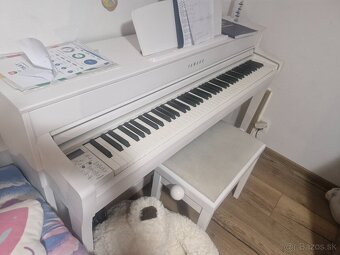 Yamaha CLAVINOVA CLP 735