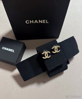 CHANEL gold metal crystal earrings