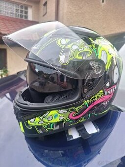 Helma prilba na motocykel