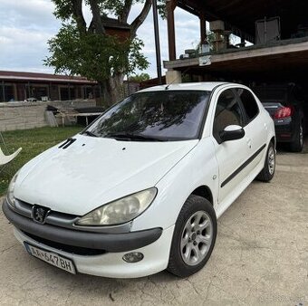 Predam auto peugeot 206 .1.4l
