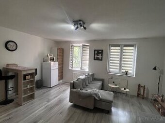 1-IZBOVÝ ZREKONŠTRUOVANÝ BYT V CENTRE LUČENCA