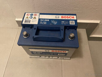 Autobatéria Bosch S4 12V 60Ah 540A zo Škody Octavie I