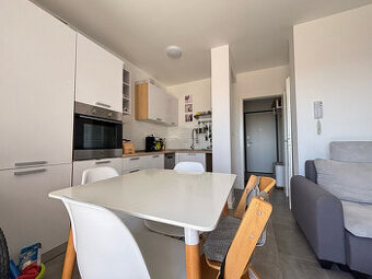 Chorvátsko-Dvojizbový zariadený apartmán s výhľadom na more