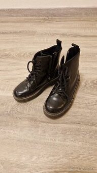 Predám detské čierne čižmičky