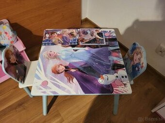 Detsky stol s dvomi stolickami elzovsky