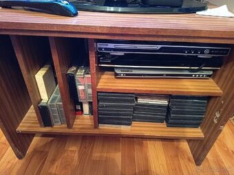 Predám vhs dvd za 15 a original cd po 1 eur