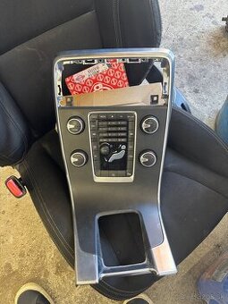 Predám panel klímy a rádia Volvo v60 s60