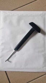 ORIGINÁLNA KĽUČKA PREDNÉHO SEDADLA SABEALT ABARTH