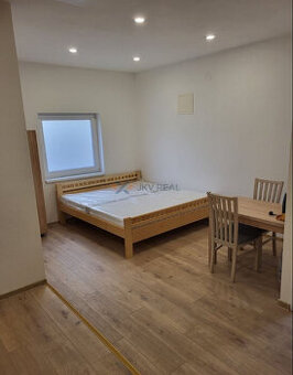 Na prenájom zrekonštruovaná garsónka v centre mesta