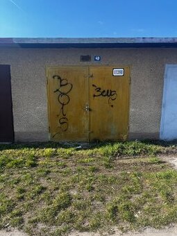 Garáž na Ľudovíta Stárku, Trenčín