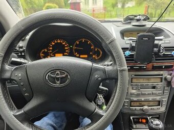 Toyota avensis T25 sedan