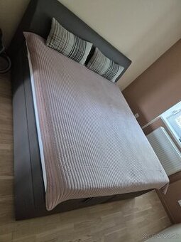 Boxspring posteľ