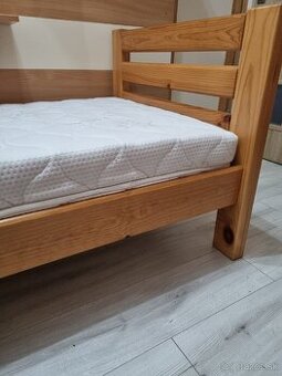 Postel s matracom