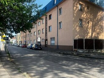 PRIESTRANNÝ 2-IZBOVÝ BYT S MOŽNOSŤOU ÚPRAVY NA 3-IZBOVÝ
