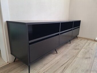 Čierny tv stolík 150x