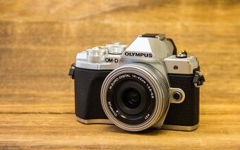 Olympus OMD EM-10 mk.3 + 14-42mm f/3.5-5.6 II R čierny