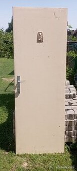 DARUJEM STARÉ DVERE Z WC