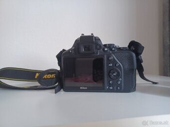 Zrkadlovka Nikon D3500