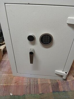 trezor nábytkový TLA 7 dvojzámkový