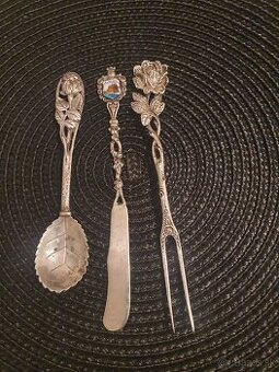 Strieborný dezertovy prìbor