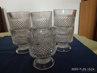 Retro poháry, lisované sklo, návrh V. Šotola