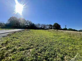 Lukratívny stavebný pozemok s panorámou v obci Sverepec