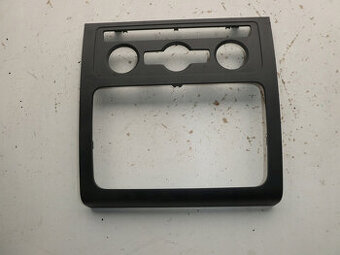 Kupim ramik okolo radia a panelu klimatizacie VW TOURAN 1T3