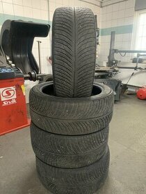 Sada zimných pneu 245/40R19