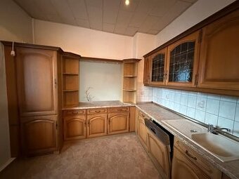 Elegentná kuchynská linka so spotrebičmi