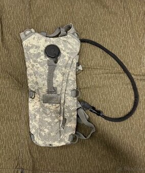 Predam US army camelbak, pridam rozne sumky