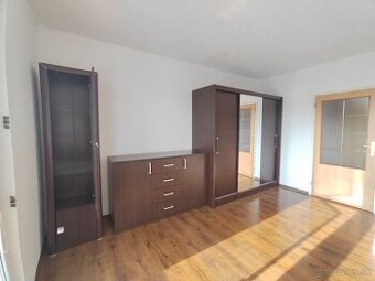 Prenajmem 1 izbový byt v Trenčíne na Sihoti