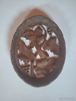 Drevený ornament vinič vyrezávaný a drevený popolník