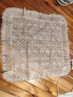 Vyšívaná prikrývka