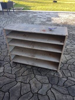 Plechova policova skrinka