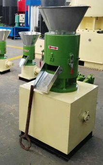 Peletovací stroj za traktor