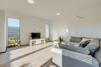 Praktický 3-izbový byt na predaj – Veľký Grob, 89 m², terasa