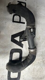 Audi A4, A5 rura interkoler 8E0131701FM