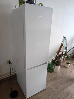 Chladnička s mrazničkou ETA