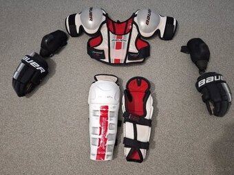 Predám hráčsku výstroj pre 7 - 8 ročné dieťa.