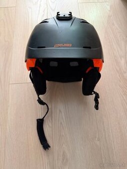 Lyžiarska prilba a okuliare