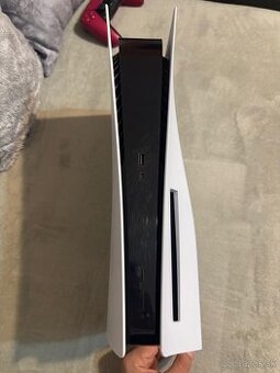 Sony PlayStation 5 (PS5) s mechanikou