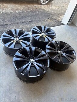 ZRENOVOVANE orig VW R18