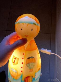 Lampa aj s možnosťou hrať melódiu